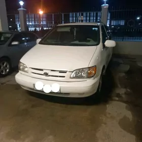 Toyota Sienna 2000