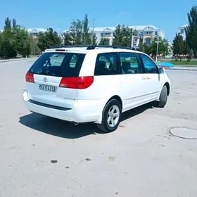 Toyota Sienna 2004