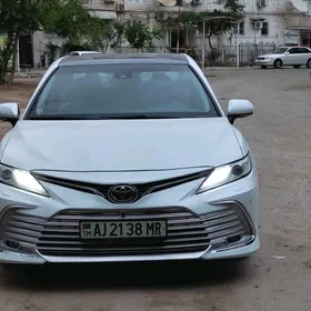 Toyota Camry 2019