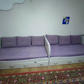 две кровати