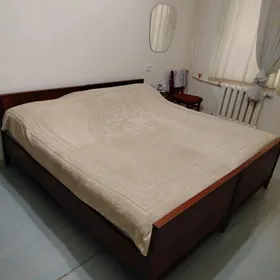 кровать двуспальная