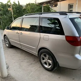 Toyota Sienna 2004