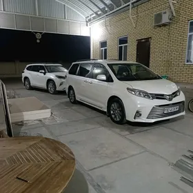 Toyota Sienna 2016
