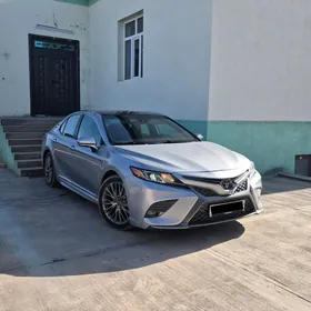 Toyota Camry 2019