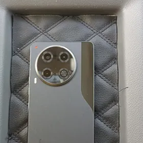 Tecno Camon 30