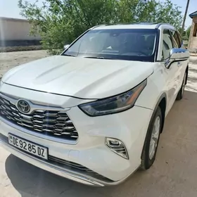 Toyota Highlander 2021