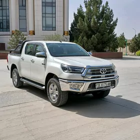 Toyota Hilux 2021