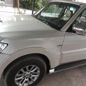 Mitsubishi Pajero 2014
