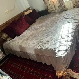 двухспальная кровать
