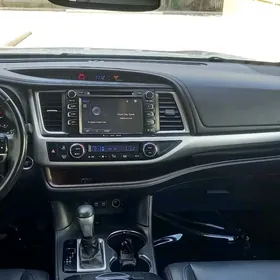 Toyota Highlander 2019