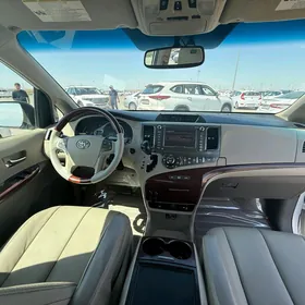 Toyota Sienna 2011