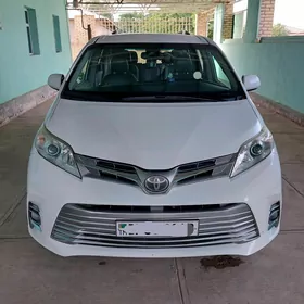 Toyota Sienna 2018