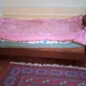 кровать