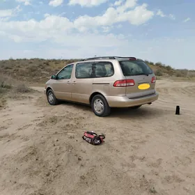 Toyota Sienna 2002