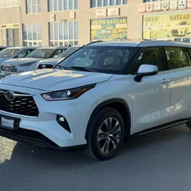 Toyota Highlander 2021