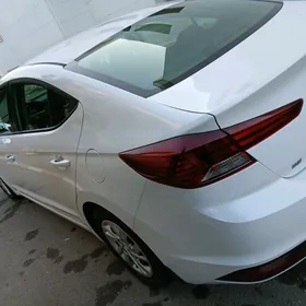Hyundai Elantra 2020