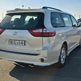 Toyota Sienna 2019