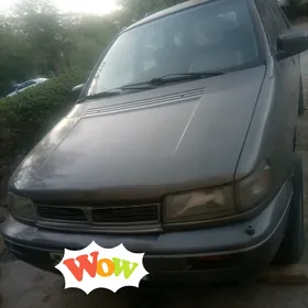 Mitsubishi Chariot 1993