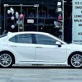 Toyota Camry 2021