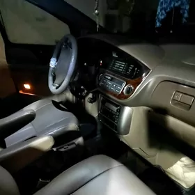 Toyota Sienna 2002