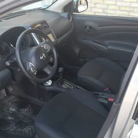 Nissan Versa 2012