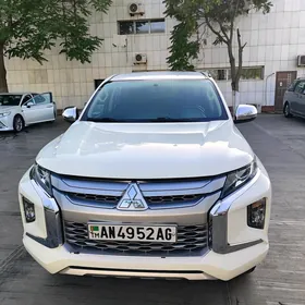 Mitsubishi L200 2021