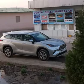 Toyota Highlander 2021