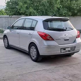 Nissan Versa 2010