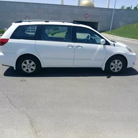 Toyota Sienna 2004