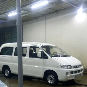 Hyundai H-1 2001
