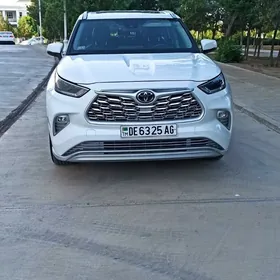 Toyota Highlander 2021