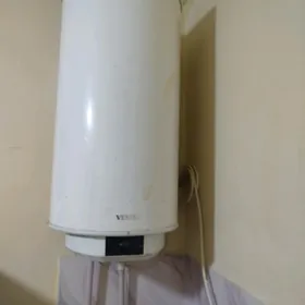 Ariston  80 L