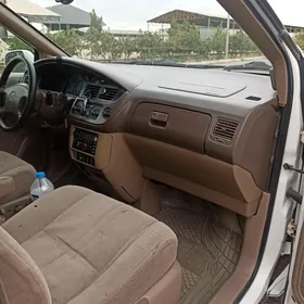 Toyota Sienna 2002