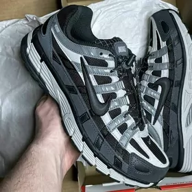 Кроссовки от NIKE