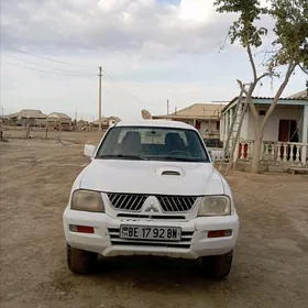 Mitsubishi L200 2004
