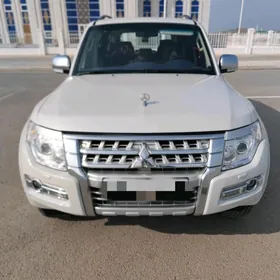 Mitsubishi Pajero 2015