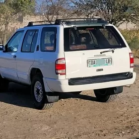 Nissan Pathfinder 1996