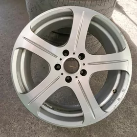 18 lik uski sheroki BMW