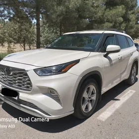 Toyota Highlander 2021