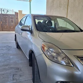 Nissan Versa 2012