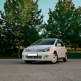 Nissan Versa 2011