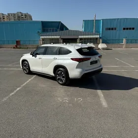 Toyota Highlander 2021