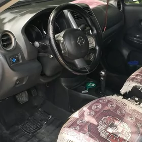 Nissan Versa 2011