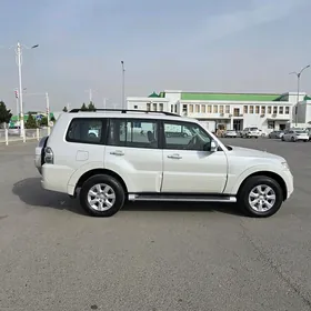 Mitsubishi Pajero 2013