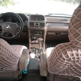Mitsubishi Montero 1995
