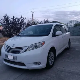 Toyota Sienna 2010