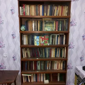полки с книгами