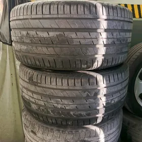 BMW 275 35 19 ROADSTONE
