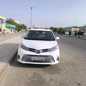 Toyota Sienna 2018