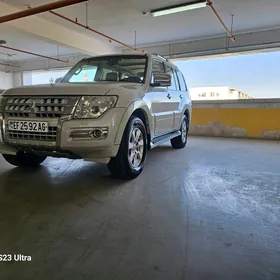 Mitsubishi Pajero 2015